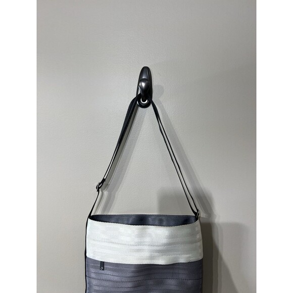 Harvey's Original Seatbelt Streamline Crossbody Bag Shoulder Neutral Gray - Picture 7 of 16